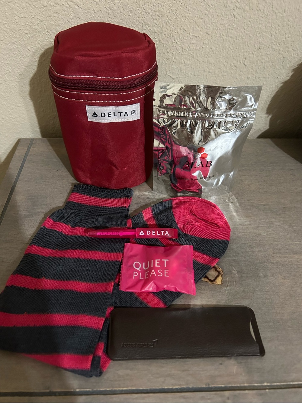 Vintage Delta Airlines Red Round Amenity Kit Travel First Class